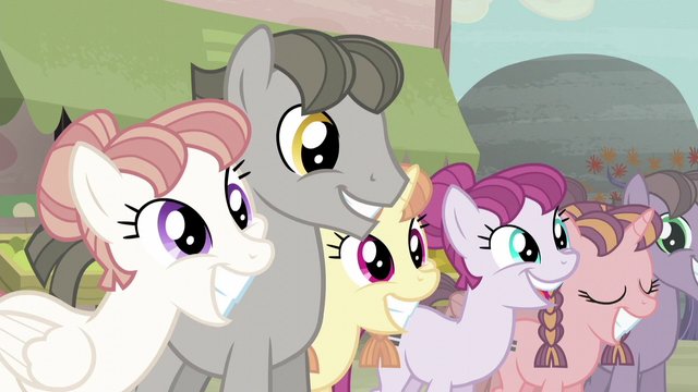 File:Mare "We love new friends!" S5E02.png