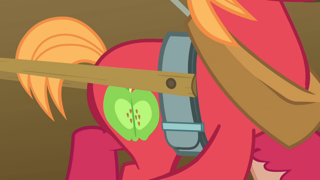 File:Big McIntosh trotting S4E09.png