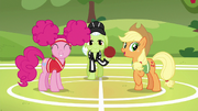 Applejack explains the rules of buckball S6E18