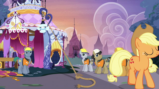 File:Construction ponies amazed by Applejack's strength S7E9.png