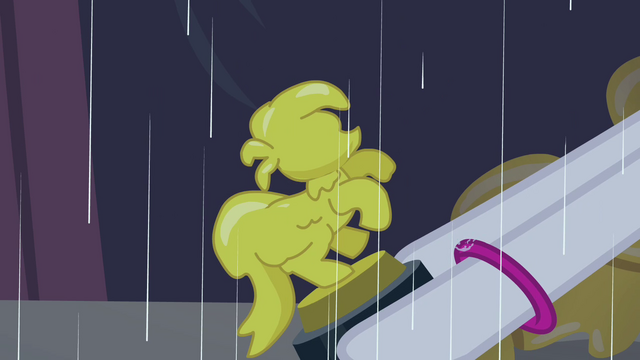 File:Trophy melts S4E19.png