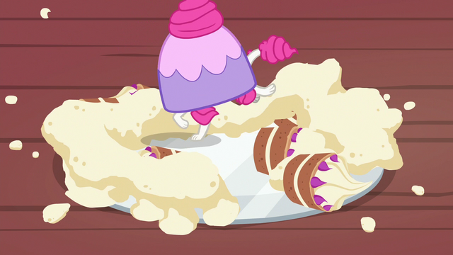 File:Teacup poodle smushes Starlight's teacakes S7E2.png