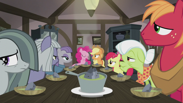File:Pinkie Pie "dinner is dinner" S5E20.png