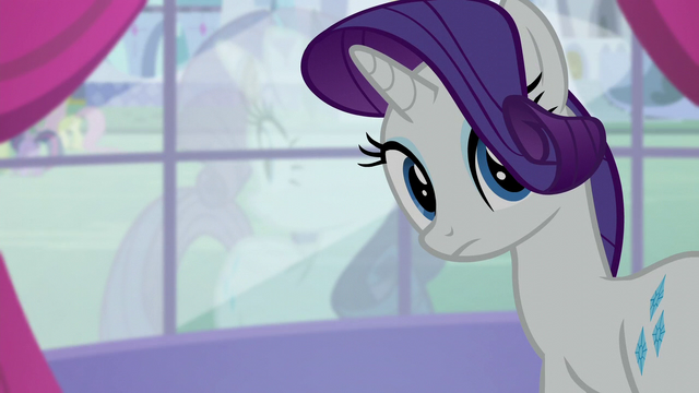 File:Rarity looks behind S5E14.png