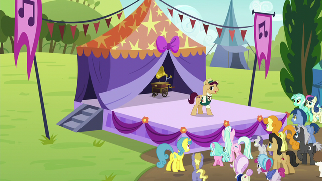 File:Booth barker looks for the next competitors S5E17.png