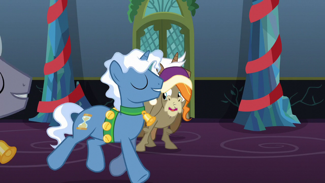 File:Ponies 'Ding-dong, ding-dong-ding' S6E8.png