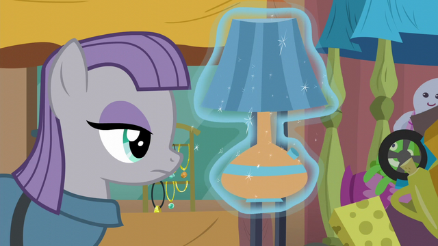File:Maud Pie looking at lamp S6E3.png