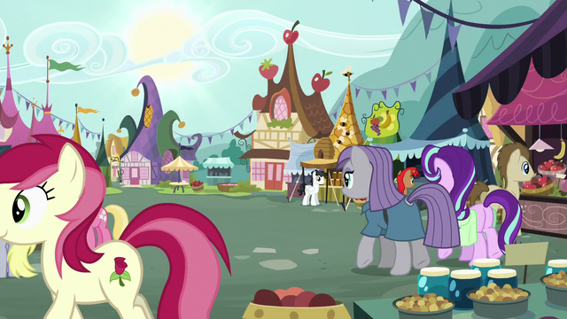 File:Starlight and Maud enter the marketplace S7E4.png