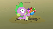 Spike desenterrando.png