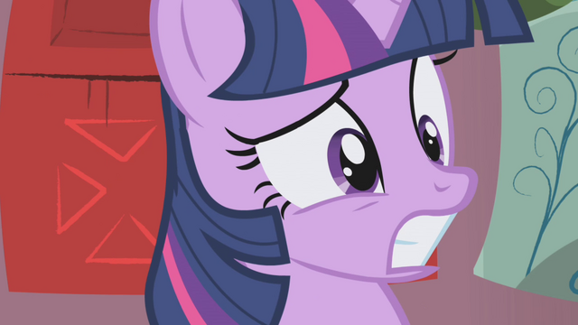 File:Twilight getting scared S1E03.png