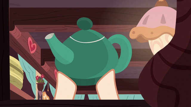 File:Teapot being lifted S7E12.png