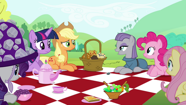 File:Maud "It's crunchy" S4E18.png