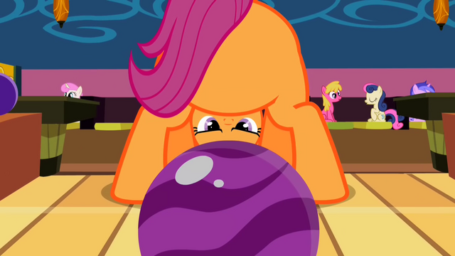 File:Scootaloo Bowling 1 S2E6.png