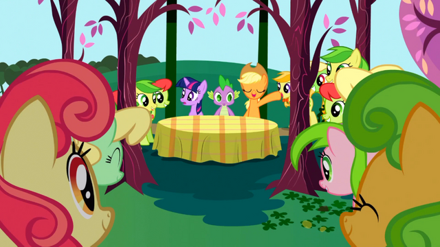 Plik:S01E01 Applejack przedstawia Twilight rodzinę.png
