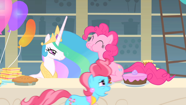File:Mrs. Cake dashing S1E22.png