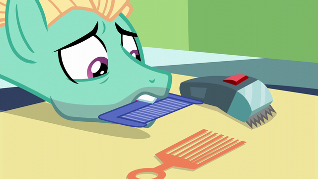 File:Zephyr Breeze picks up a comb S6E11.png