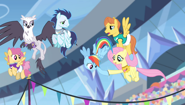 File:Fluttershy hands horseshoe to Rainbow Dash S4E24.png
