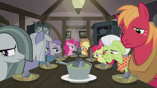 File:Apples and Pies at the dinner table S5E20.png