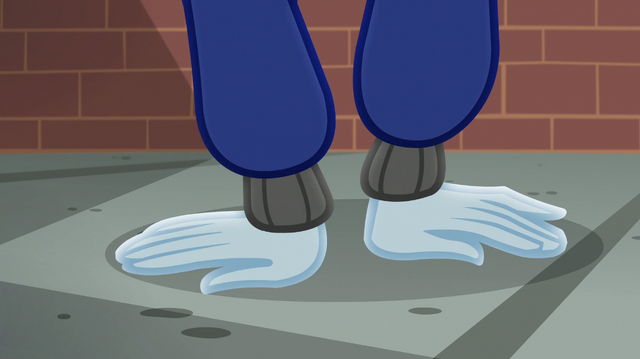 File:Rainbow Dash doing a handstand EGS1.png