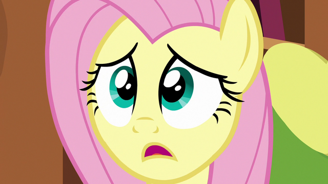 File:Fluttershy getting Discord's attention S7E12.png