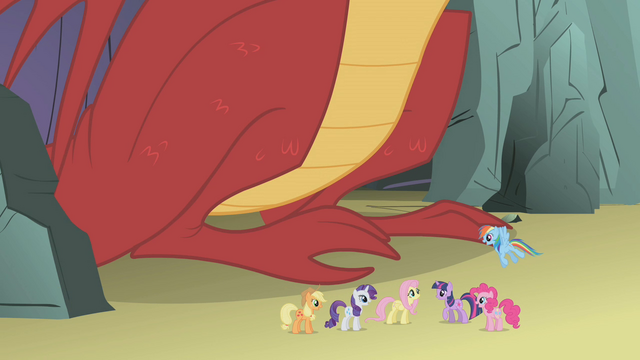 File:Ponies congratulating Fluttershy S1E07.png