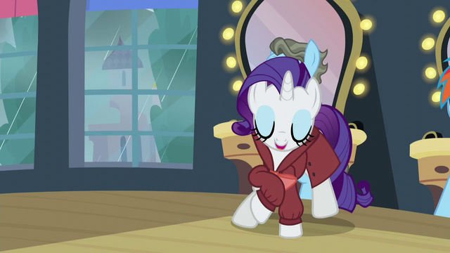 File:Rarity moving sideways S5E15.png