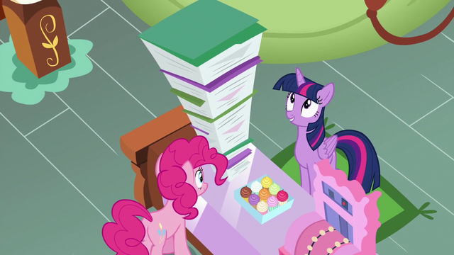 File:Twilight Sparkle impressed by Pinkie's files S7E3.png
