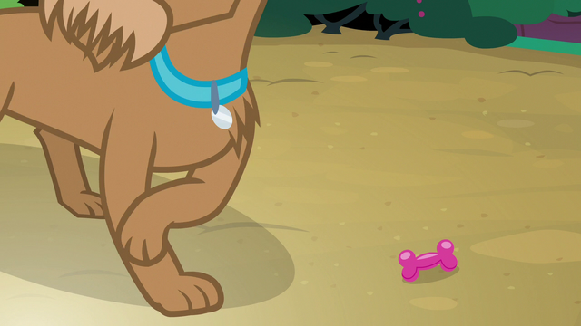 File:Ripley walks away from his squeak toy S7E6.png
