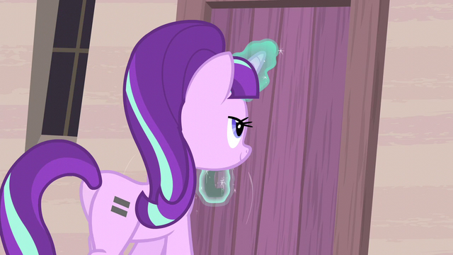File:Starlight closes the door S5E02.png