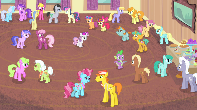 File:View of Crowd S04E19.png