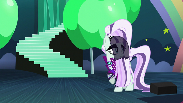 File:Countess Coloratura looking back at Applejack S5E24.png
