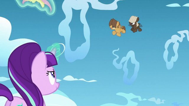 File:Starlight levitating Fluttershy S5E26.png