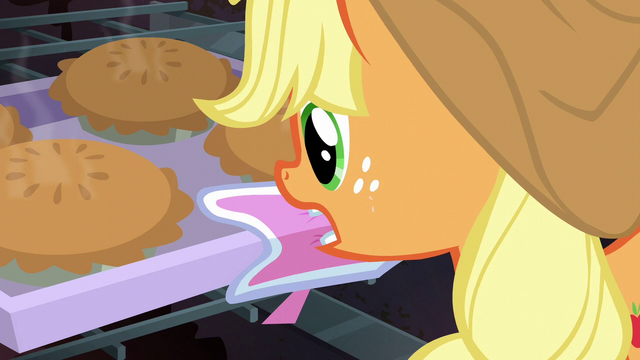File:Applejack takes tray of pies out of the oven S6E10.png
