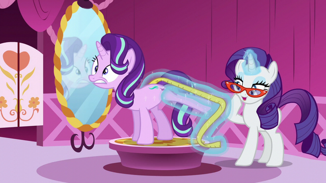 File:Rarity measuring Starlight's hoof S6E6.png