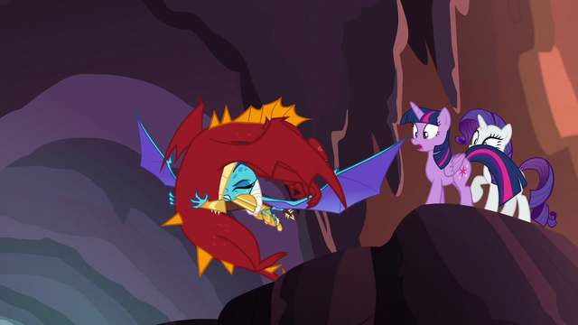 File:Ember tackles into Garble again S6E5.png