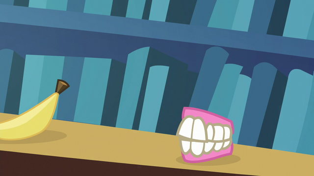 File:Starlight turns flower vase into false teeth S6E21.png