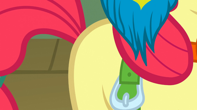 File:Apple Bloom's flank S3E4.png