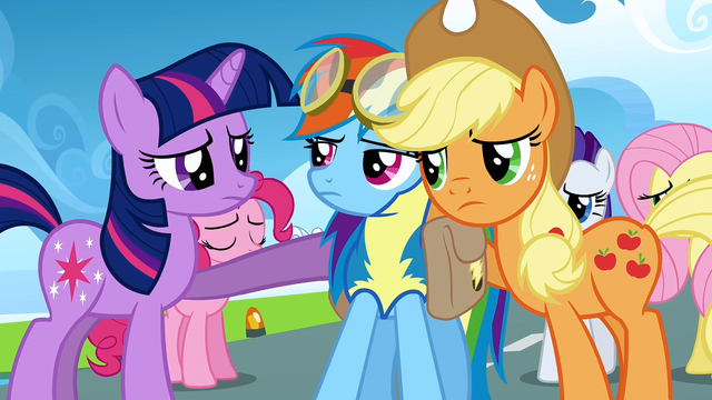 File:Applejack and Twilight Sparkle console Rainbow Dash S3E7.png
