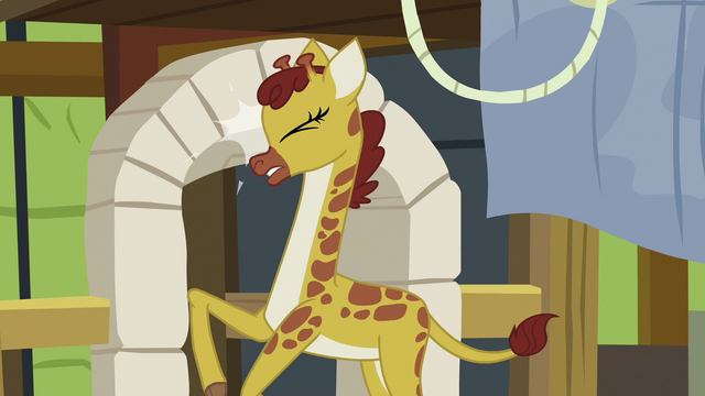 File:Giraffe hits her head on low-hanging door frame S7E5.png