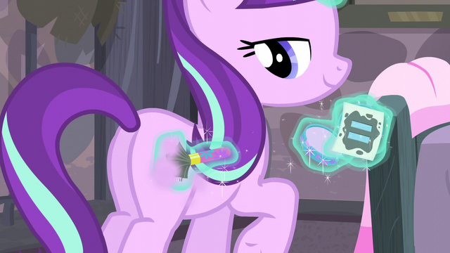 File:Starlight powders pink on her flank S5E02.png