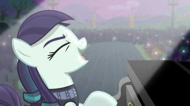 File:Rara sings "they thought I was weak, but I am strong" S5E24.png