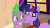 S02E03 Twilight przytula Spike'a.png