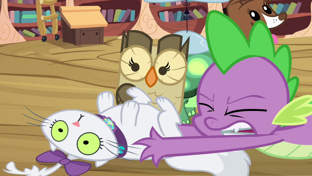 File:Spike falls down S3E11.png