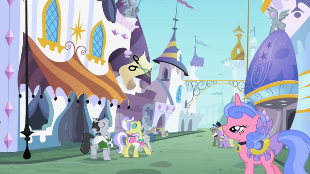 File:A Canterlot street S2E9.png