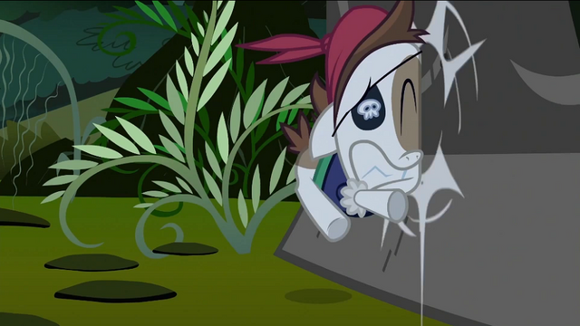 File:Pipsqueak hitting statue S2E04.png