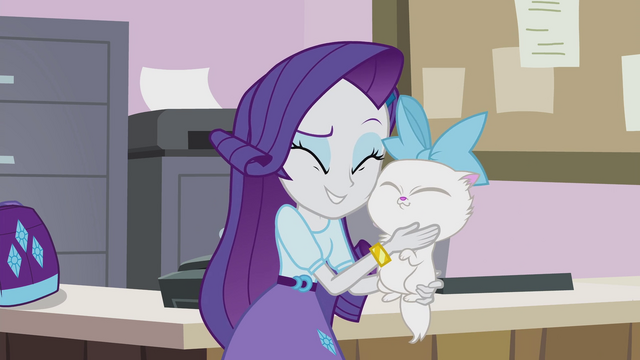 File:Rarity nuzzling kitten EG2.png