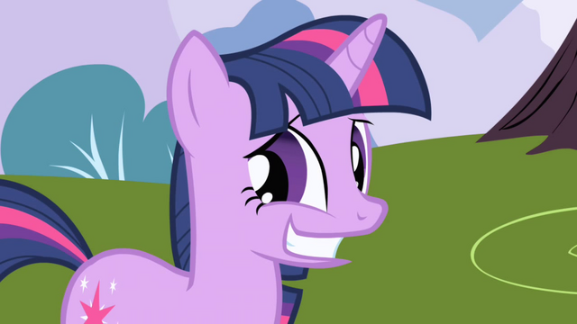 File:Twilight's awkward smile S1E1.png