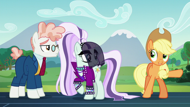 File:Applejack guides Rara S5E24.png