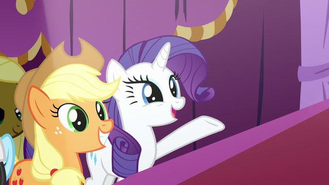 File:Rarity presenting Starstreak's designs S7E9.png