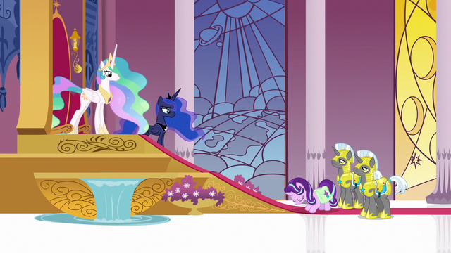 File:Starlight Glimmer bowing to Celestia and Luna S7E10.png